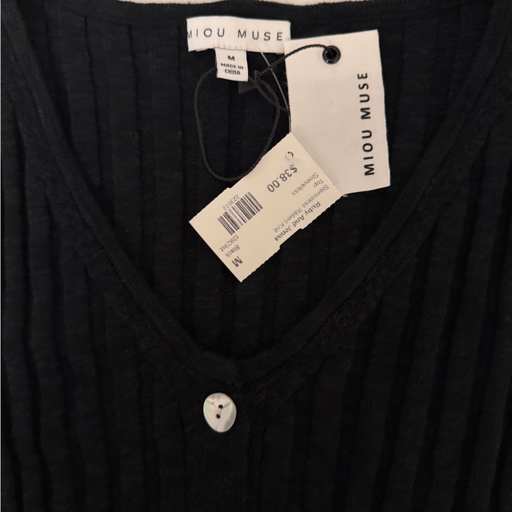 Black Ribbed Button-Up Crop Top - Picture 2 of 2